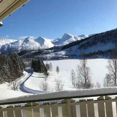 Midt Mellom Tromso Og Senja Myre (Nordland)