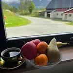 Midt Mellom Tromso Og Senja Feriehus